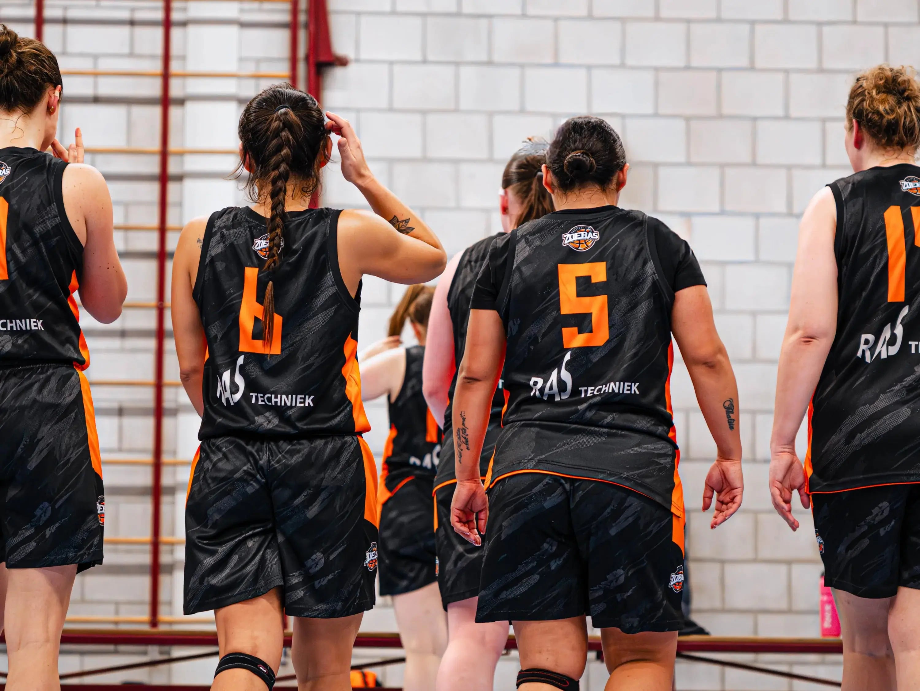 Hoe Threadletics Zoebas Zoetermeer Professionaliseerde: Van Chaos naar Uniforme Glans