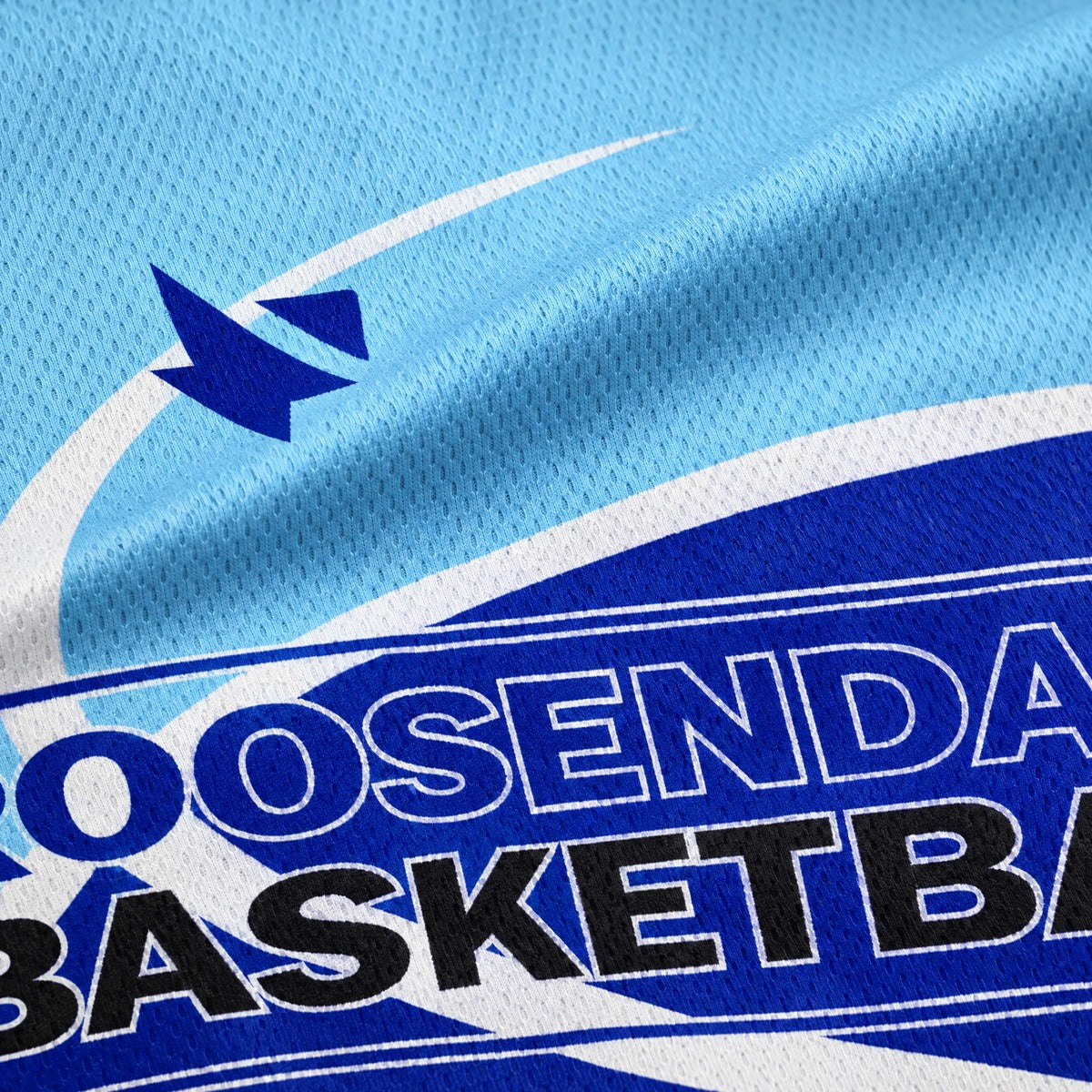 Close-up van het closed-hole Switch Mesh met logo en Roosendaal Basketball tekst